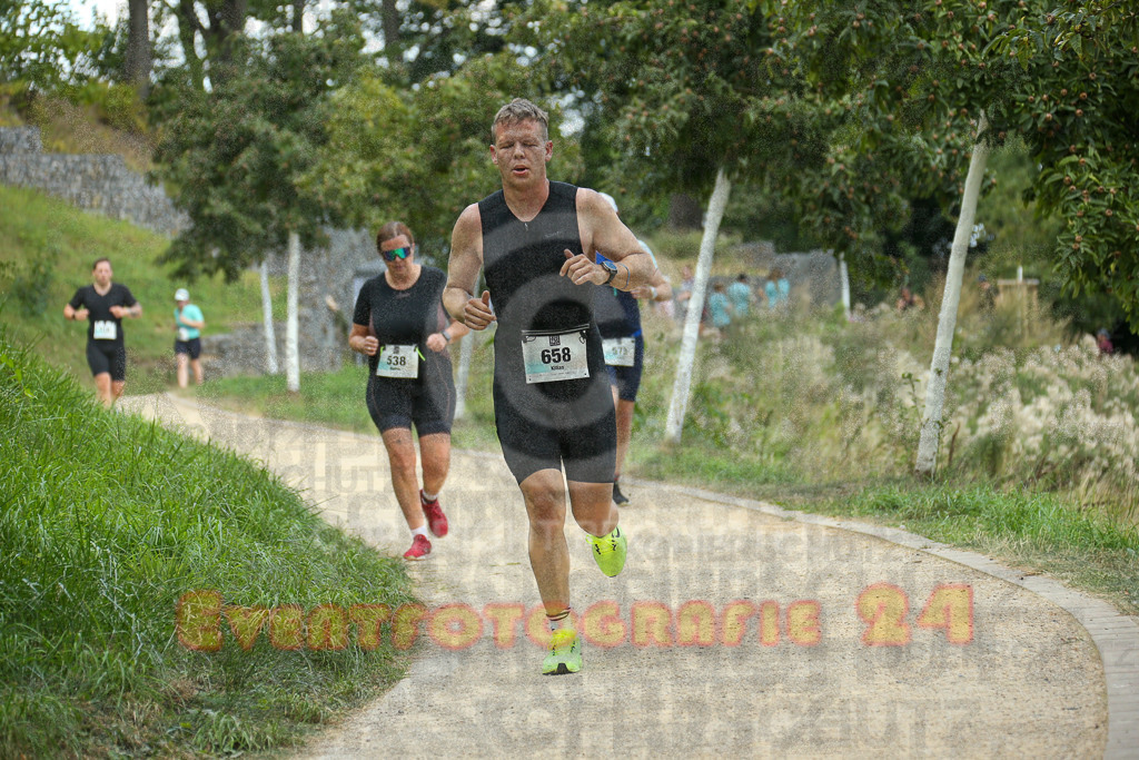 250824_1428_EX1_6318 | Sportfotografie im Rhein-Sieg Kreis, Köln, Bonn, NRW, Rheinland Pfalz, Hessen, etc. Unser Tätigkeitsfeld umfasst den Laufsport vom Volkslauf über den Marathon, Duathlon, Triathon bis zum Ultralauf wie Kölnpfad Ultra oder Schindertrail.