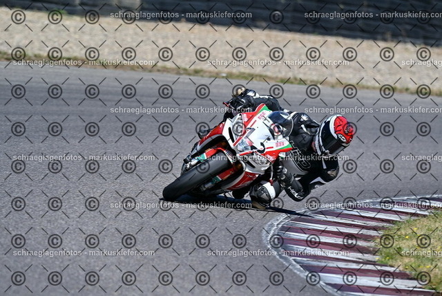 26bt04-0402 | markuskiefer.com - Realisiert mit Pictrs.com