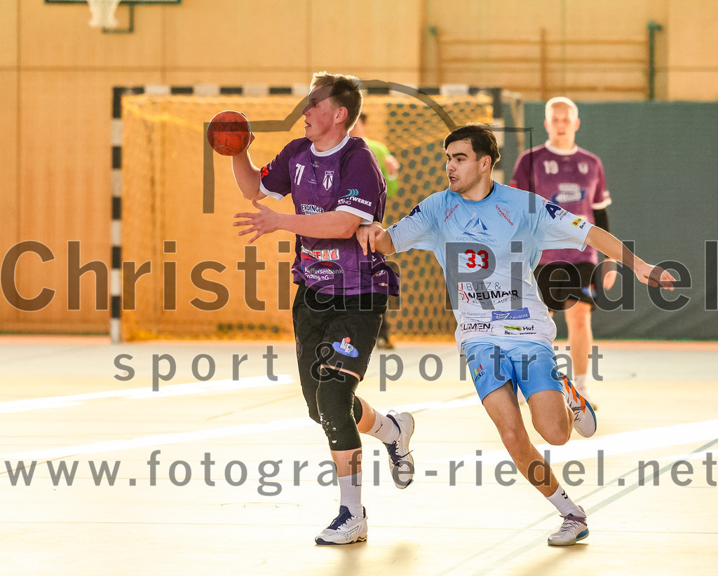 2024-01-28_038_SpVgg_Altenerding_II_gegen_HSG_Schwab-kirchen | Erding, Deutschland, 28.01.2024:
Handball, Bezirksklasse Männer Staffel Süd West 2023 / 2024, 9. Spieltag, SpVgg Altenerding gegen HSG Schwab/kirchen, Endergebnis: 30:24

Tristan Gerhardt (SpVgg Altenerding, #71), Luca Gasteiger (HSG Schwab/kirchen, #33)

Foto: Christian Riedel / fotografie-riedel.net