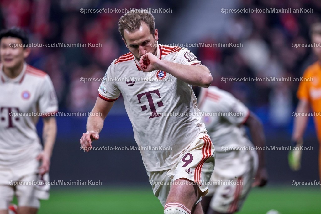 UCL11032502398 | 11.03.2025, Fußball, UEFA Champions League, Bayer 04 Leverkusen - FC Bayern München, Achtelfinale Rückspiel, BayArena, Saison 2024 2025: Torjubel nach dem 1:0 durch Torschütze Harry Kane (FC Bayern #9)DFB regulations prohibit any use of photographs as image sequences and or quasi-video.