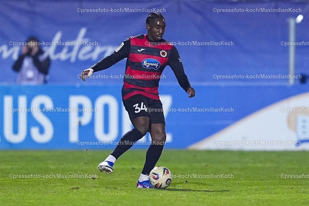 xYDRx23012601092 | 23.01.2026, xydrx, Fußball, 3.Liga, FC Viktoria Köln - 1.FC Saarbrücken, Saison 2025 2026, Sportpark Höhenberg: Frank Ronstadt (FC Viktoria Köln #34)    DFB regulations prohibit any use of photographs as image sequences and or quasi-video. Photo: xYannisxDreimannxPressefotoKochx