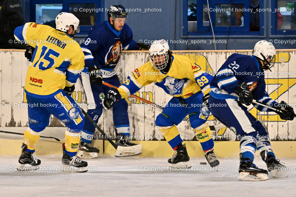 ELV Zauchen vs. EC Tigers Paternion  | #15 Leitner Martin ELV Rauchen, #8 Ortner Sandro EC Tigers Paternion, #69 Leeb Christopher ELV Zauchen, #22 Neuschitzer Nino EC Tigers Paternion, ELV Zauchen vs. EC Tigers Paternion , ELV Zauchen vs. EC Tigers Paternion  am 02.01.2025 in Eisoval Zauchen (Stadthalle Villach), Austria, (Photo by Bernd Stefan)