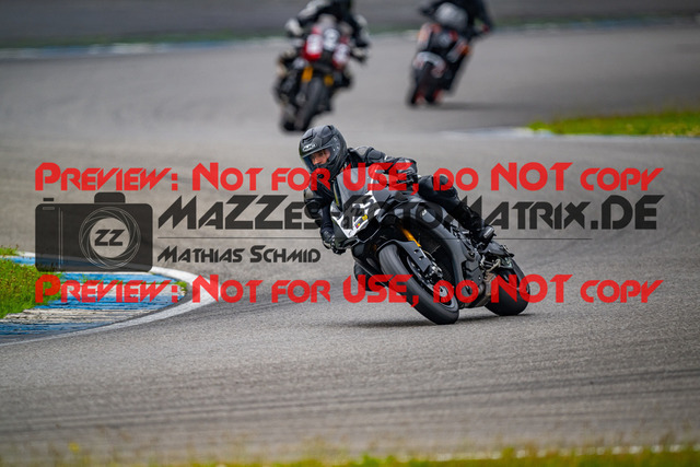 MaZZes_FotoMatrix_240702_6007705_9502 | GELB