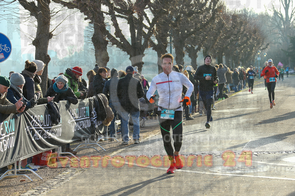 241231_1158_EX1_3159 | Sportfotografie im Rhein-Sieg Kreis, Köln, Bonn, NRW, Rheinland Pfalz, Hessen, etc. Unser Tätigkeitsfeld umfasst den Laufsport vom Volkslauf über den Marathon, Duathlon, Triathon bis zum Ultralauf wie Kölnpfad Ultra oder Schindertrail.