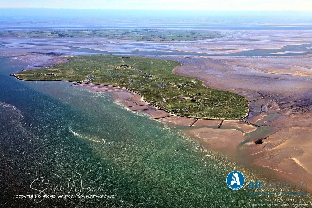 Halligen-Inseln-Weltnaturerbe-Wattenmeer-Mai-23-airwatch-wagner-240A3005 | Entdecken Sie atemberaubende Luftbilder und Fotografien auf airwatch.de - Tauchen Sie ein in eine Welt voller faszinierender Aufnahmen aus der Vogelperspektive.