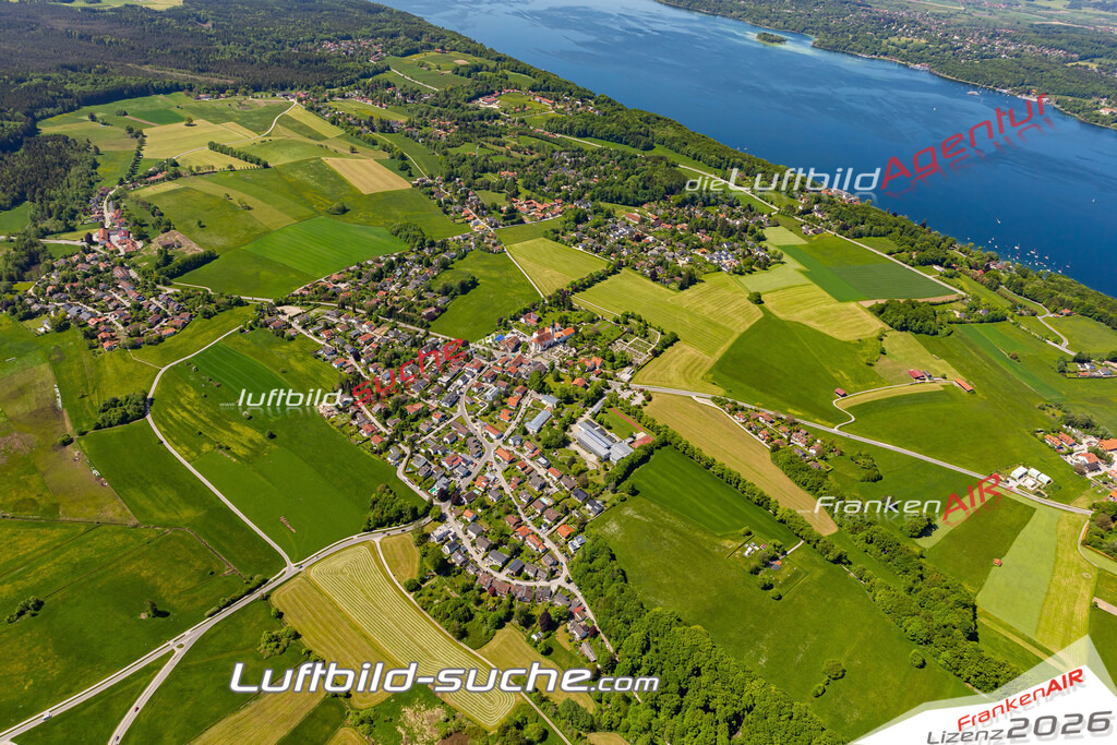 Aktuelles Luftbild von Aufkirchen Berg - Die Luftaufnahme wurde 2021 mittels UL-Flugzeug erstellt ( keine Drohne ) - hochauflösende Kamera-Systeme von  Canon -Beste Qualität - Für grossformatige Ausdrucke geeignet. Die Geschenkidee !