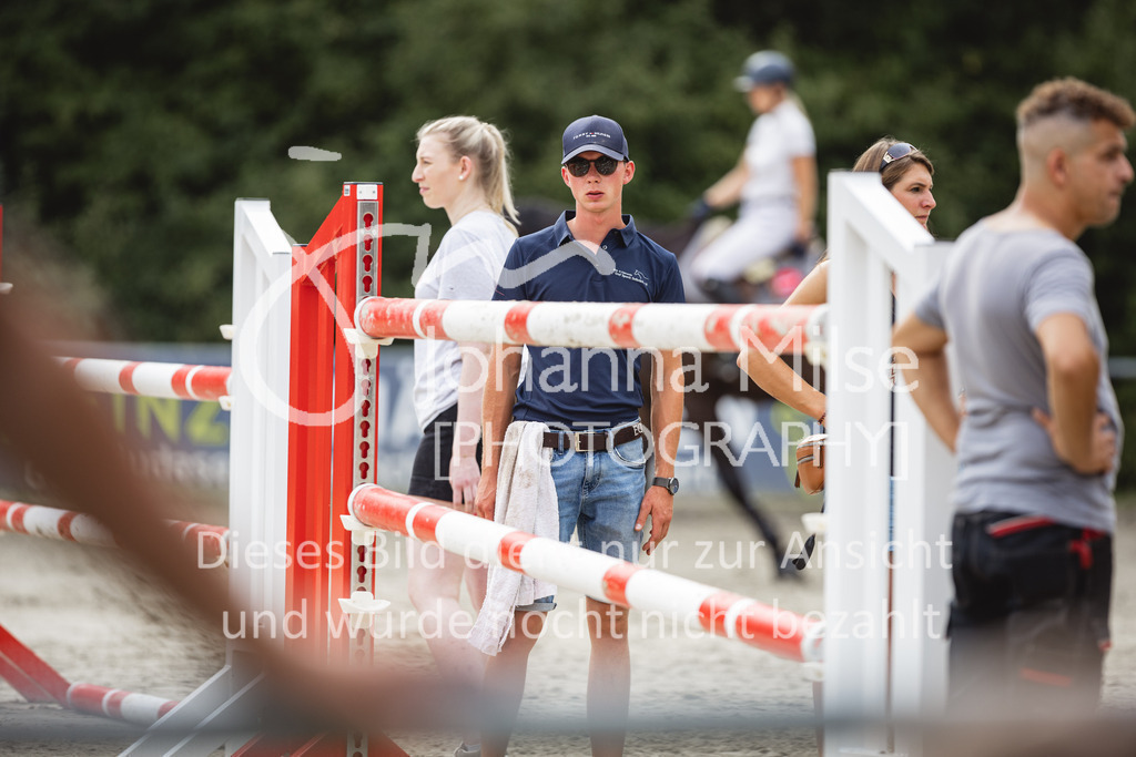 230824_Delbrueck_AmateurM2-224 | Deine schönsten Turniermomente als professionelle Fotos! Entdecke hochwertige Pferdesport-Fotografie im Online-Shop. Jetzt Fotos finden & bestellen!