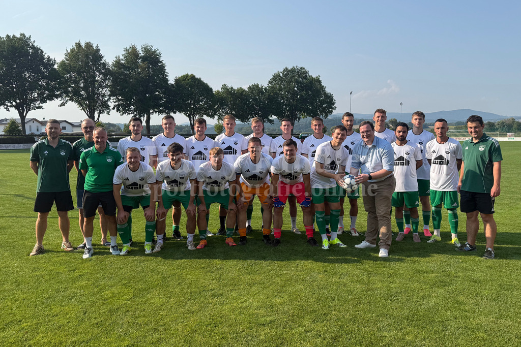 TSV Seebach : TSV Bad Abbach | SpVgg Niederalteich: Ballübergabe und Einweihung des Hauptplatzes nach der Renovierung mit Bürgermeister Julien Pursch - Realisiert mit Pictrs.com