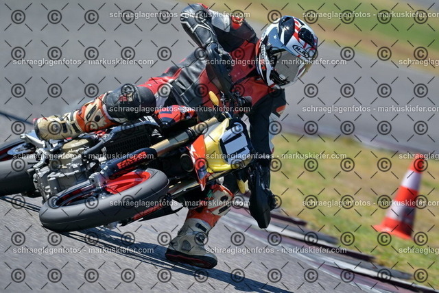 26bt04-1177 | markuskiefer.com - Realisiert mit Pictrs.com