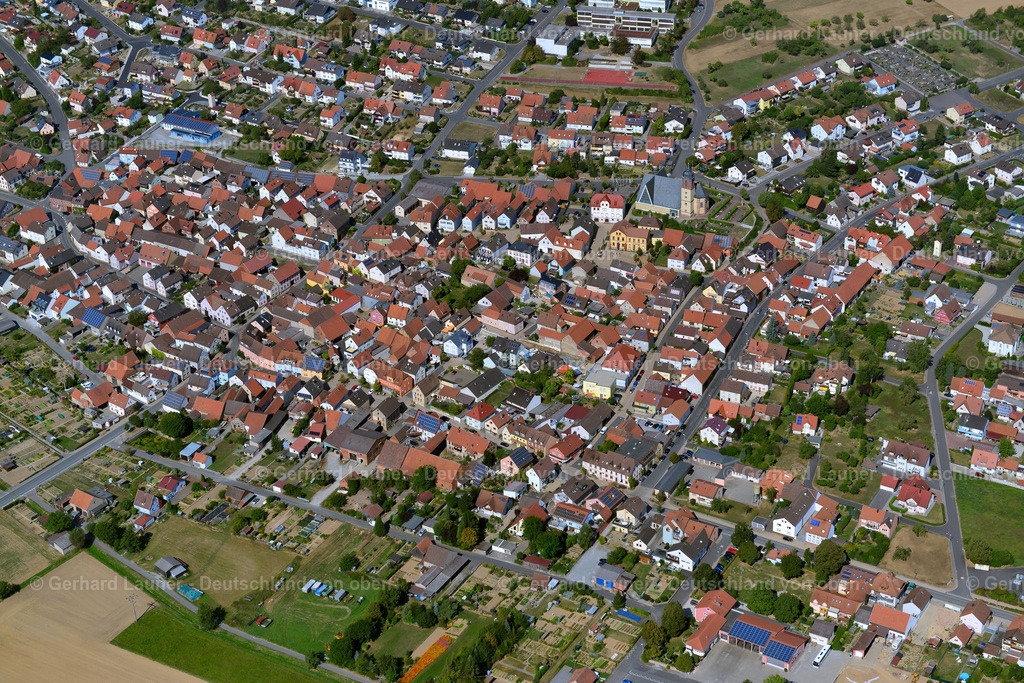 3650607 | Helmstadt 13.09.2016 Stadtansicht des Innenstadtbereiches  in Helmstadt im Bundesland Bayern, Deutschland // City view on down town  in Helmstadt in the state Bavaria, Germany Foto: Gerhard Launer