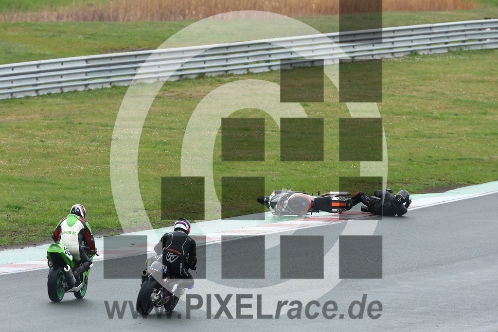 0p80-20260419_05205 | Schöne Erinnerungen an spannende Momente - das festzuhalten ist unser Job. PIXELrace.de ist seit 2003 auf den Rennstrecken Europas unterwegs um die Action draußen beim Fahren und die wunderbare Stimmung imm Fahrerlager für euch einzufangen.