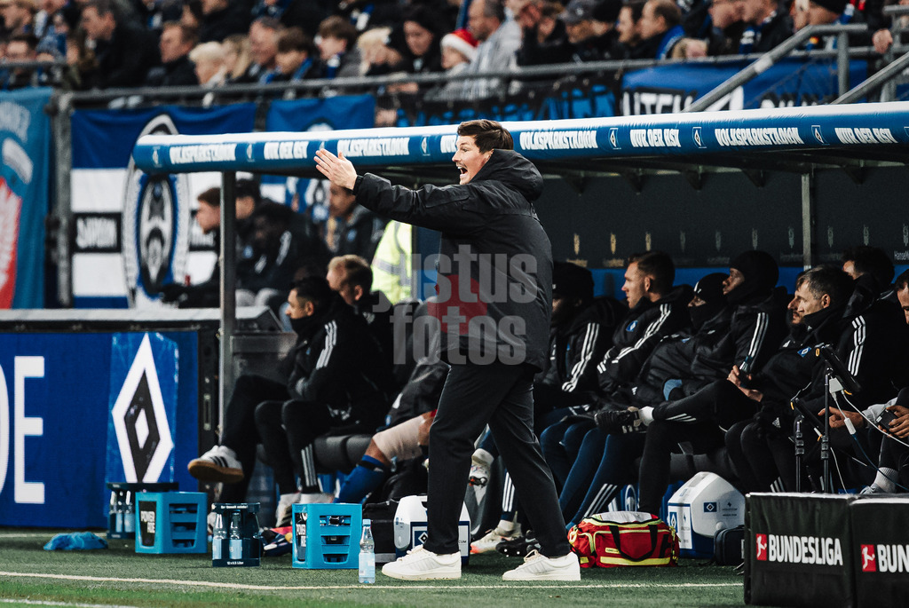 Fußball | Männer | Saison 2025/2026 | 1. Fußball-Bundesliga | 12. Spieltag | Hamburger SV vs. VfB Stuttgart | 30.11.2025 | Trainer Merlin Polzin (HSV) gibt Anweisungen