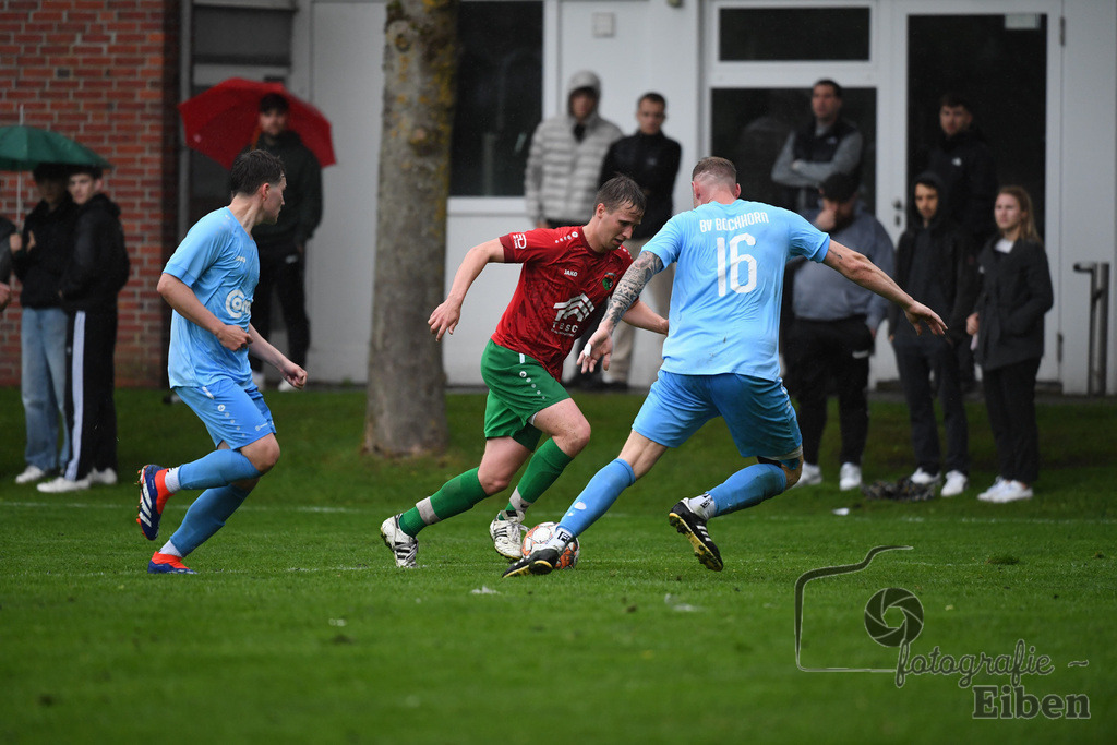 BV Bockhorn-SG FriPe | Relegation zur Kreisliga; BV Bockhorn (weiß)-SG FriPe (rot) am 05.06.2025 in Oldenburg/Ofenerdiek (Lagerstraße), Photo: Philip Eiben 2025 - Realisiert mit Pictrs.com