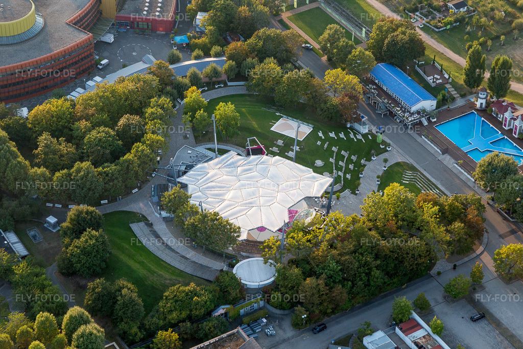 Luftbild: Fernsehgarten des Senders Zweites Deutsches Fernsehen im Ortsteil Lerchenberg in Mainz im Bundesland Rheinland-Pfalz in Deutschland. Foto: IMG_094690.jpg vom 21.09.2016 durch Werner Riehm/FLY-FOTO.de