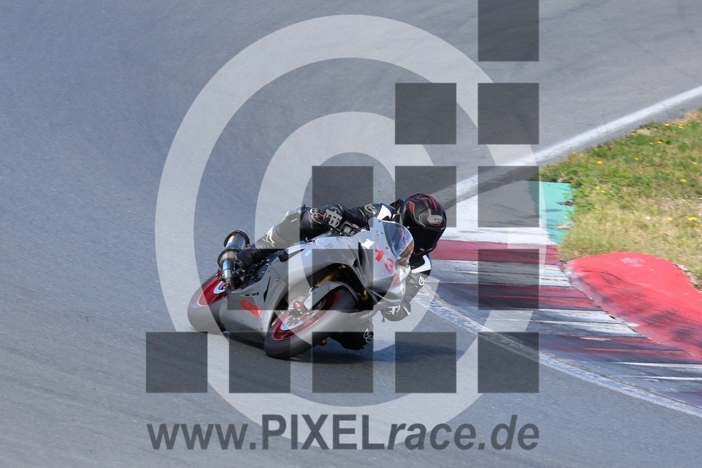 1131-20240914_03540 | Schöne Erinnerungen an spannende Momente - das festzuhalten ist unser Job. PIXELrace.de ist seit 2003 auf den Rennstrecken Europas unterwegs um die Action draußen beim Fahren und die wunderbare Stimmung imm Fahrerlager für euch einzufangen.