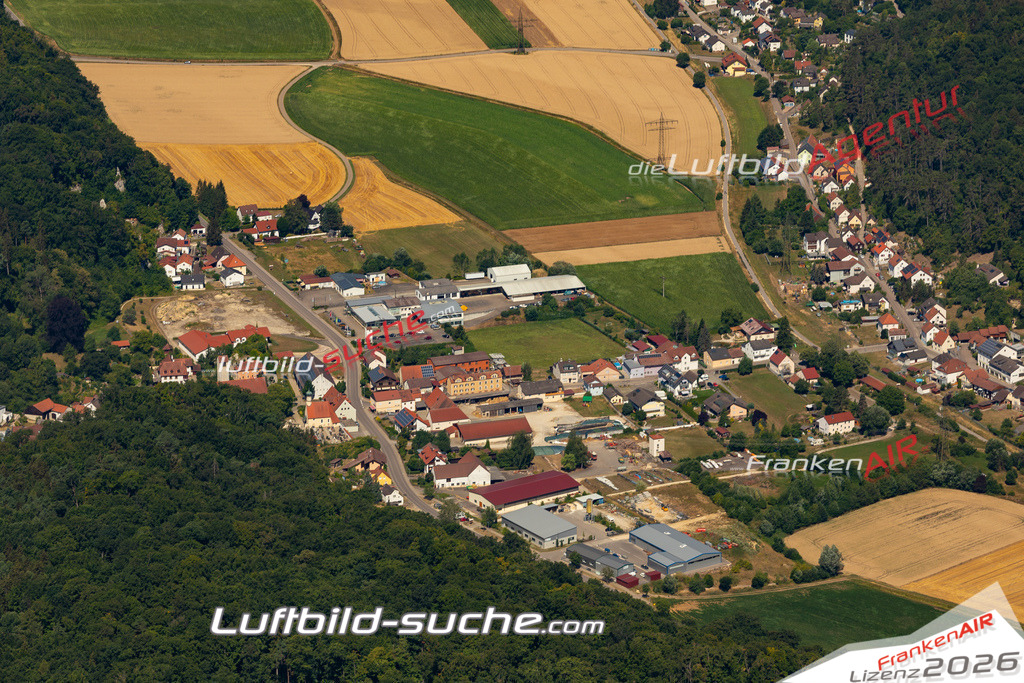 Aktuelles Luftbild von  Wellheim - Die Luftaufnahme wurde 2022 mittels UL-Flugzeug erstellt ( keine Drohne ) - hochauflösende Kamera-Systeme von  Canon -Beste Qualität - Für grossformatige Ausdrucke geeignet. Die Geschenkidee !