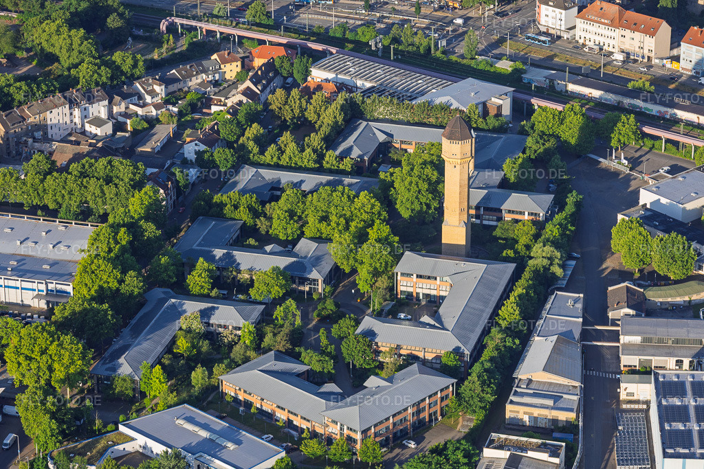 Luftbild: The Plant High-Tech-Park Mannheim und Carlo Schmid Schule Mannheim mit Historischem Wasserturm Firma Schildkröt im Ortsteil Neckarau in Mannheim im Bundesland Baden-Württemberg in Deutschland. – Foto: IMG_157397.jpg vom 18.06.2026 durch Werner Riehm/FLY-FOTO.de – Auflösung des Originals: 5470 x 3646 px – B\xc3\xbcrofl\xc3\xa4che | Fl\xc3\xa4chenangebote | Gewerbefl\xc3\xa4che | Makler | Servicegebiete - Mannheim – Carlo Schmid Schule Mannheim!