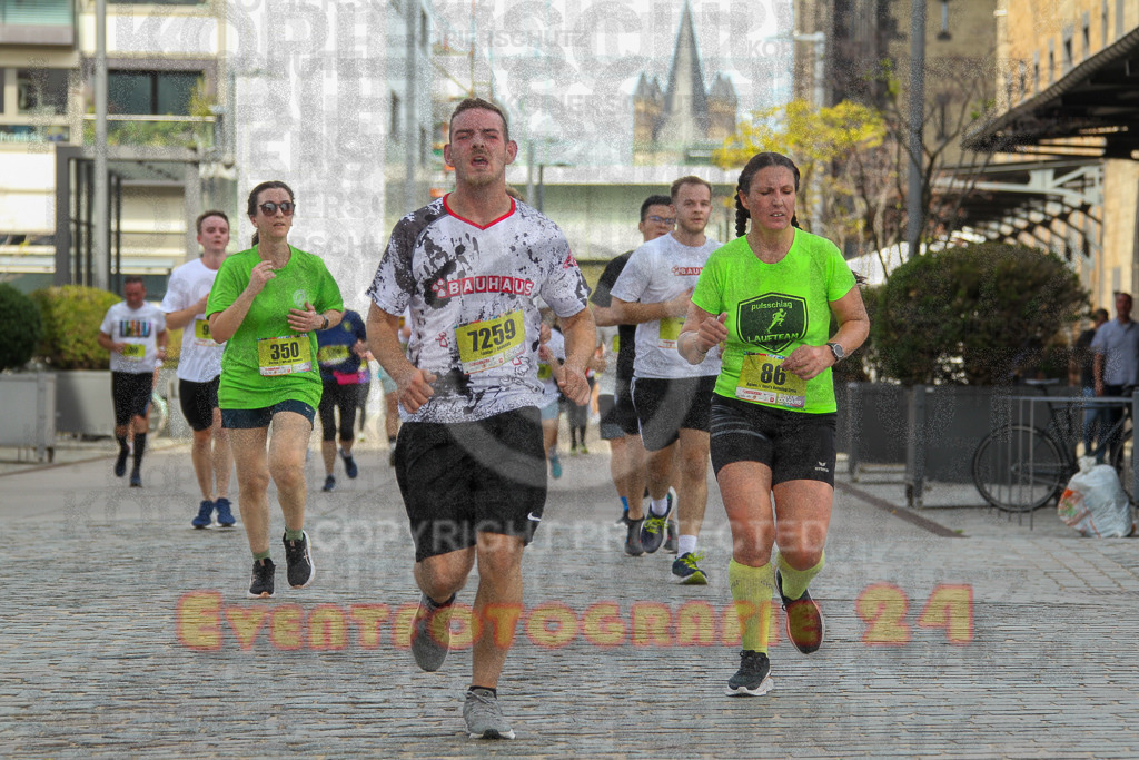 250920_1329_EV4_5794 | Sportfotografie im Rhein-Sieg Kreis, Köln, Bonn, NRW, Rheinland Pfalz, Hessen, etc. Unser Tätigkeitsfeld umfasst den Laufsport vom Volkslauf über den Marathon, Duathlon, Triathon bis zum Ultralauf wie Kölnpfad Ultra oder Schindertrail.