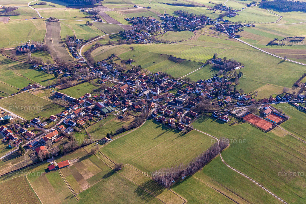 Luftbild: Ortsteil Farchach von Norden im Ortsteil Farchach in Berg im Bundesland Bayern in Deutschland. Foto: IMG_139543.jpg vom 27.12.2023 durch Werner Riehm/FLY-FOTO.de