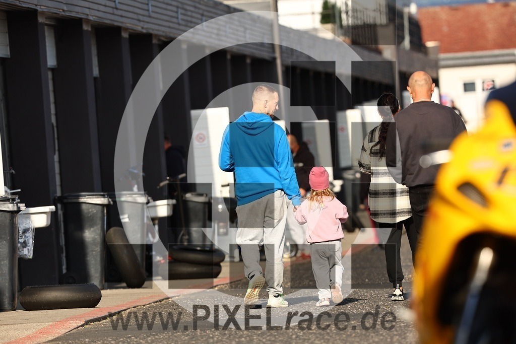 social-20250823_03942 | Schöne Erinnerungen an spannende Momente - das festzuhalten ist unser Job. PIXELrace.de ist seit 2003 auf den Rennstrecken Europas unterwegs um die Action draußen beim Fahren und die wunderbare Stimmung imm Fahrerlager für euch einzufangen.