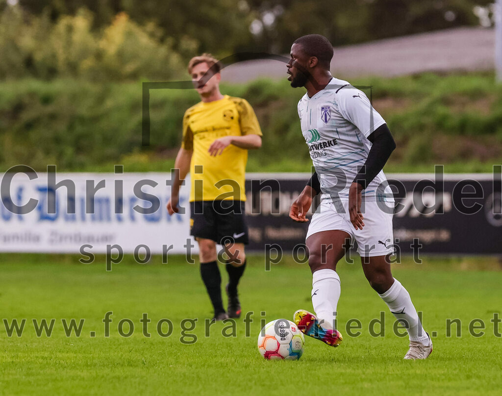 2023-08-09_022_FC_Moosinning_II_gegen_SpVgg_Altenerding | Moosinning, Deutschland, 09.08.2023:
Fußball, Kreisliga 2023 / 2024, 3. Spieltag, FC Moosinning II gegen SpVgg Altenerding, Endergebnis: 1:1

Ridwan Bello (SpVgg Altenerding, #5)

Foto: Christian Riedel / fotografie-riedel.net