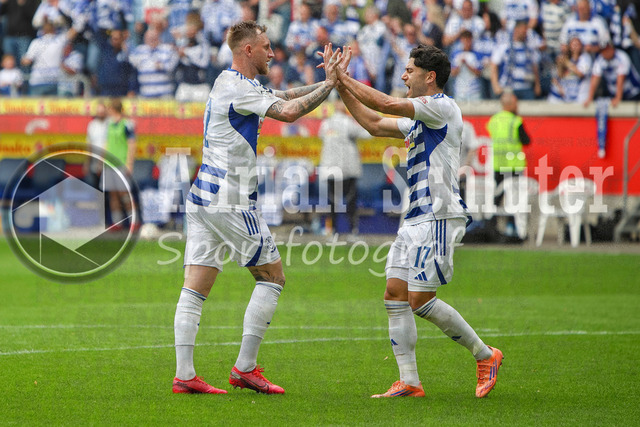 03.05.2026, GER, Fussball, Herren, 3. Liga, Saison 2025/2026, MSV Duisburg - FC Energie Cottbus | Alexander "Ali" Hahn (MSV Duisburg) und Mert Göckan (MSV Duisburg) jubeln nach dem Treffern zum 2:0