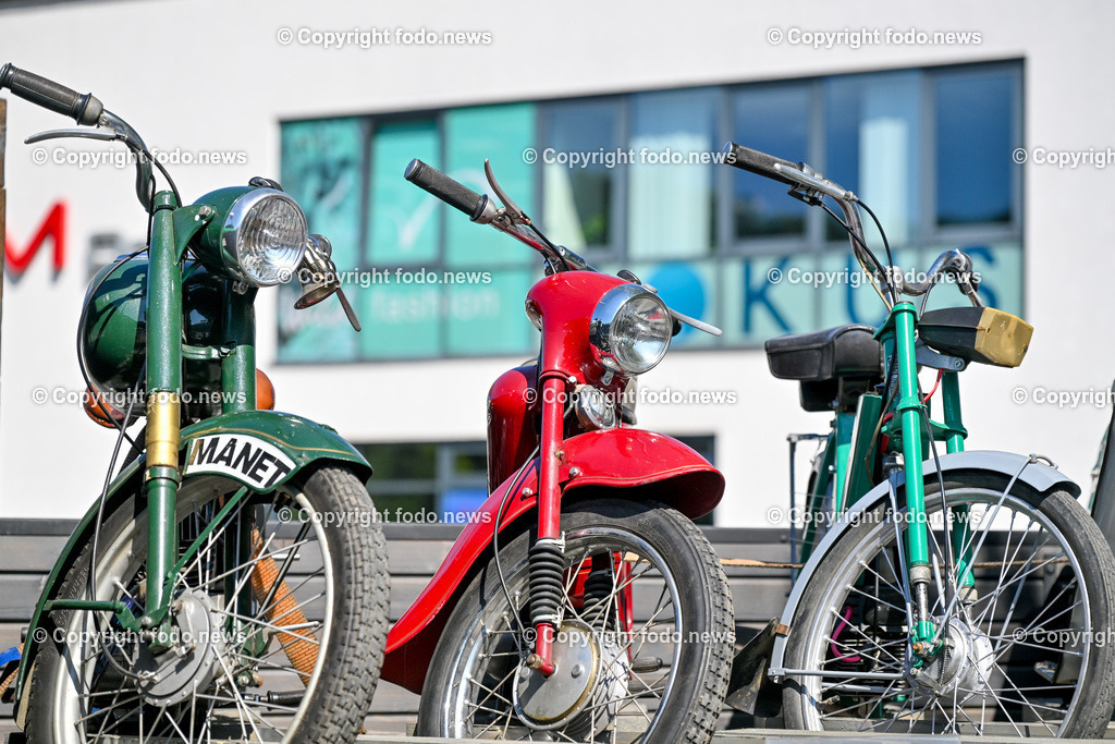 Slowakei_ Povazska Bystrica_ Veteran Tour Manin_ 14.06.2025-1 | 14.06.2025, Slowakei, SVK, Trenciansky kraj, Povazska Bystrica, im Bild Oldtimer Klub, Historische Fahrzeuge, Veteran Tour Manin, Auto, Alt, Besucher, Menschen, Feature, Symbolbild