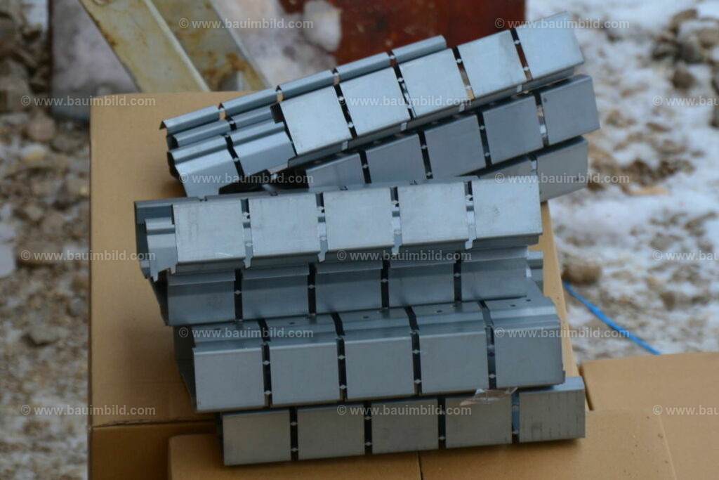 bib-lg11-spenglerarbeiten-0127 | Nach LV-Leistungsgruppen sortierte Detailfotos über den Bau eines Hauses. Alle Hausbau-Bilder direkt vom Urheber und Autor der Website Haus-Selber-Bauen.com