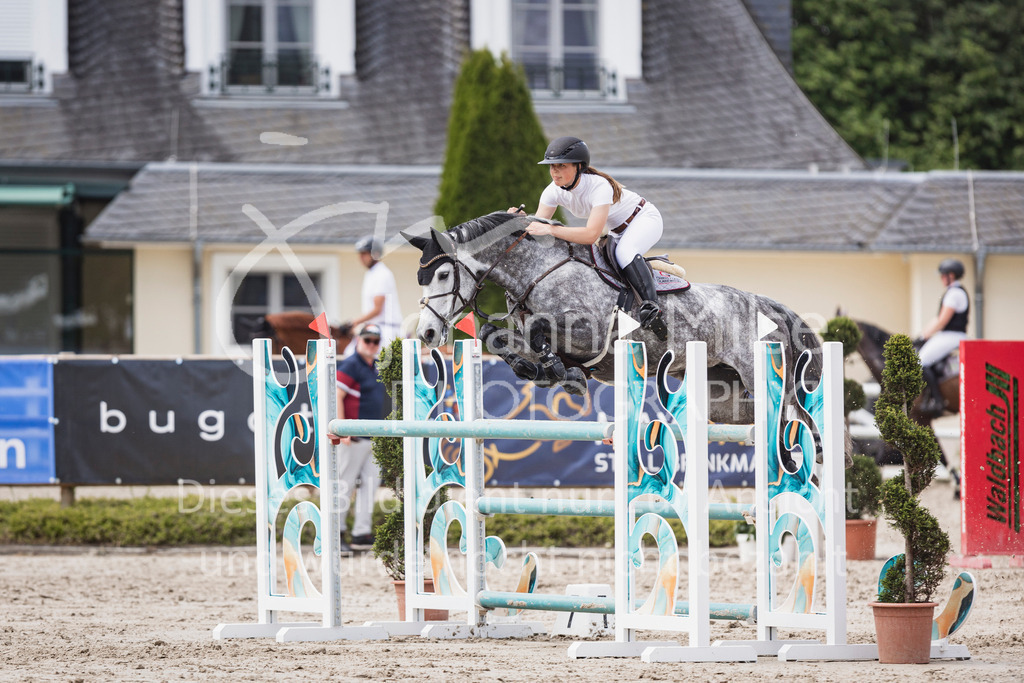 250531_MayDays_M2-Springen-572 | Deine schönsten Turniermomente als professionelle Fotos! Entdecke hochwertige Pferdesport-Fotografie im Online-Shop. Jetzt Fotos finden & bestellen!