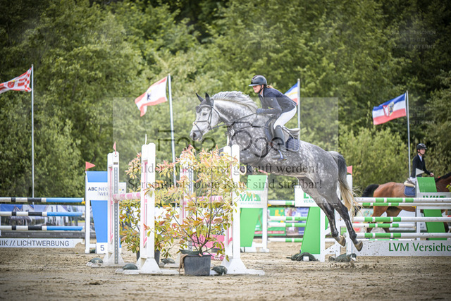 DOS_5324 | Entdecke hochwertige Reitturnierfotos von Foto Oger. Professionell, emotional und authentisch – jetzt Lieblingsmomente im Shop bestellen. - Realized with Pictrs.com