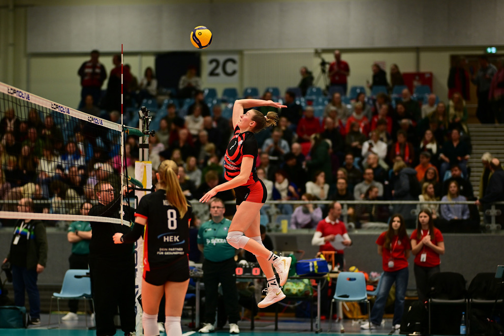 Volleyball I Frauen I Saison 2025-2026 I Bundesliga I Hauptrunde I ETV Hamburger Volksbank Volleys - Skurios Volleys Borken | Der Sportfotograf. - Realisiert mit Pictrs.com