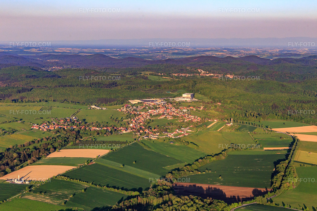 Aerial view: View of the town in the evening from the northwest in Petersbach in the state Bas-Rhin, France. – Photo: IMG_145850.jpg taken on 04/30/2025 by Werner Riehm/FLY-FOTO.com – Resolution of the original: 5253 x 3502 px