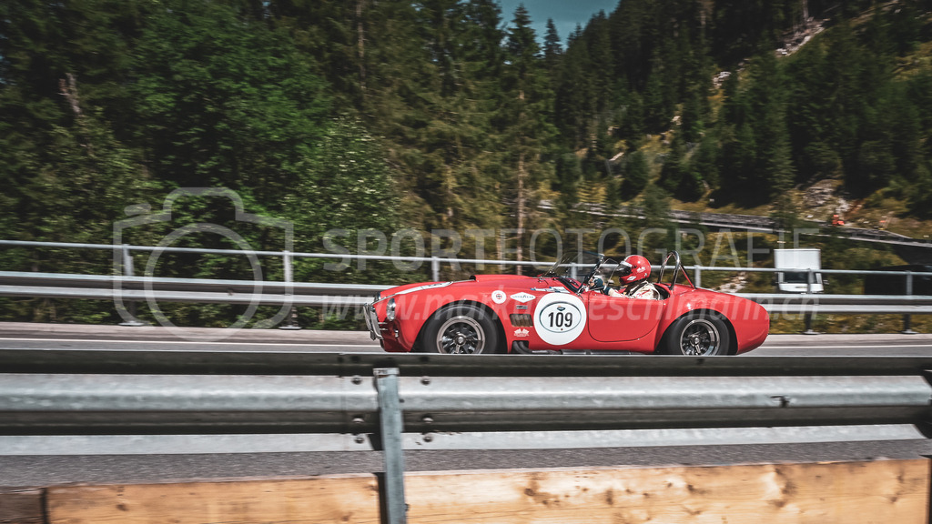 19. Arosa ClassicCar 2023 - 2. September 2023 | 19. Arosa ClassicCar 2023
Arosa, Schweiz
Gantenbein René aus Adetswil mit der Startnummer 109 in einem Shelby Cobra S/C, Jahrgang 1968, in der Klasse Alpine Performance.
@arosaclassiccar, @arosa.official, #arosaclassiccar, #arosa, #76curves, #classiccar
Bild: Sportfotografie Markus Aeschimann | www.markus-aeschimann.ch - Realisiert mit Pictrs.com