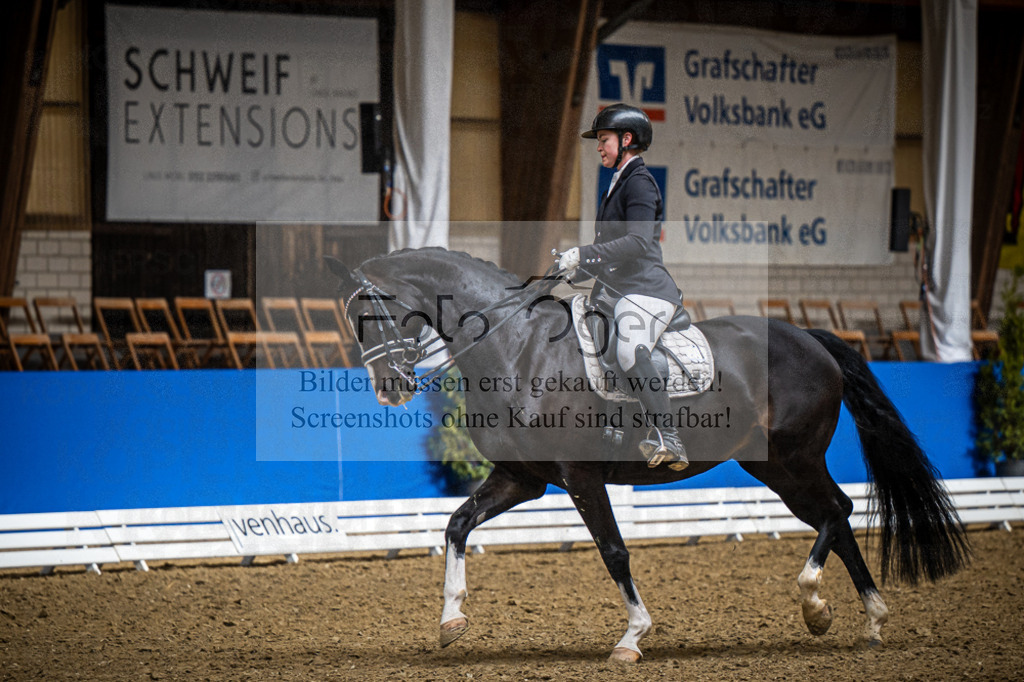 DOS_2556 | Entdecke hochwertige Reitturnierfotos von Foto Oger. Professionell, emotional und authentisch – jetzt Lieblingsmomente im Shop bestellen.Deutschlandweite Turnierfotografie. - Realisiert mit Pictrs.com