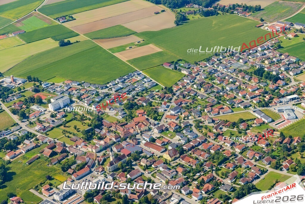 Schöne Luftaufnahme Hartkirchen Pocking - Die Luftaufnahme wurde 2025 vom Flugzeug heraus erstellt ( keine Drohne ) - Hochauflösende Luftaufnahme - für professionelle Ausdrucke geeignet. Die Geschenkidee !Mit Lizenz und Bildrechte bestellbar