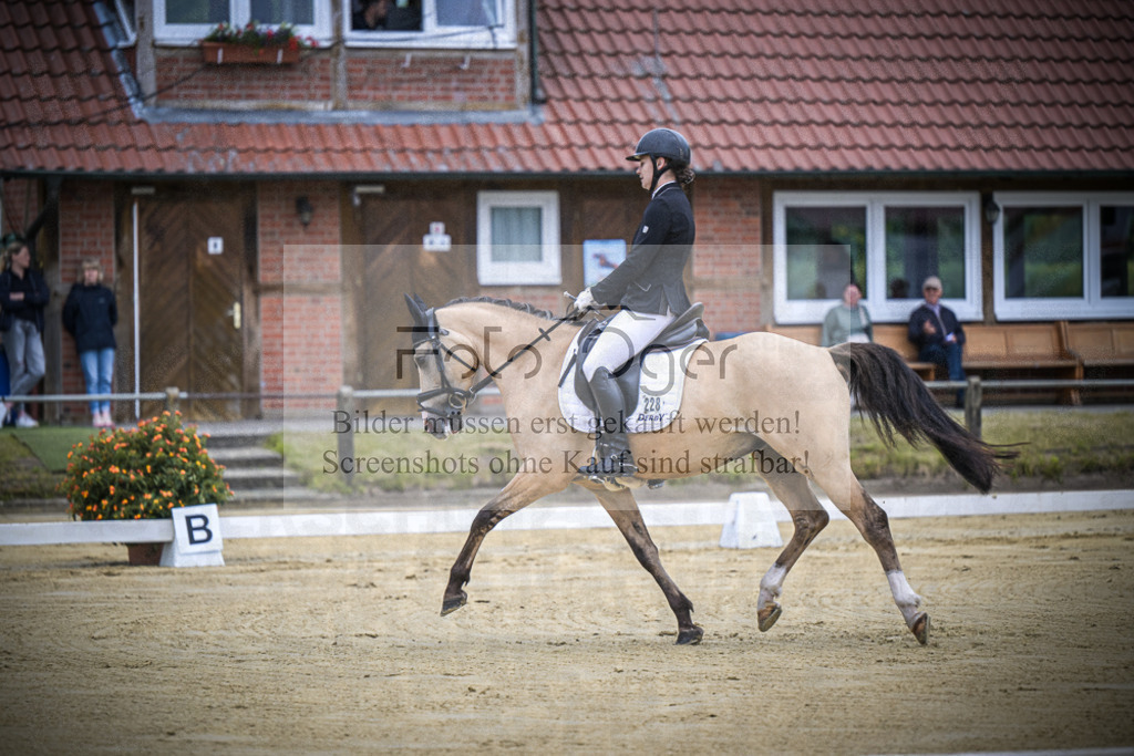 DOS_5530 | Entdecke hochwertige Reitturnierfotos von Foto Oger. Professionell, emotional und authentisch – jetzt Lieblingsmomente im Shop bestellen.Deutschlandweite Turnierfotografie. - Realisiert mit Pictrs.com