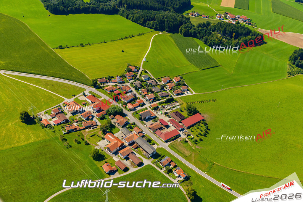 Schrägluftbild  Wang  Nußdorf - Das Luftbild wurde 2025 vom UL-Flugzeug heraus erstellt ( keine Drohne ) - Hochauflösende Luftaufnahme -Nicht vergleichbar mit Google Maps oder Satelittenbilder- Die Geschenkidee !Mit Lizenz und Bildrechte bestellbar