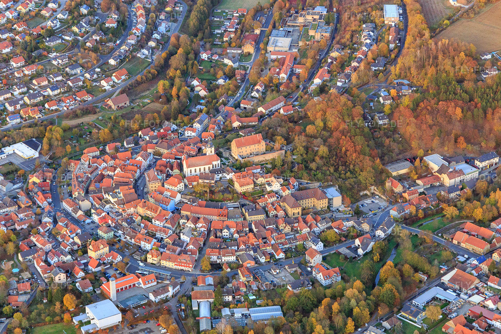 Luftbild: Burg Arnstein Main Spessart in Arnstein im Bundesland Bayern in Deutschland. – Foto: IMG_112450.jpg vom 02.11.2018 durch Werner Riehm/FLY-FOTO.de – Auflösung des Originals: 5214 x 3476 px – Burg Arnstein - Historische Event-Location im Spessart