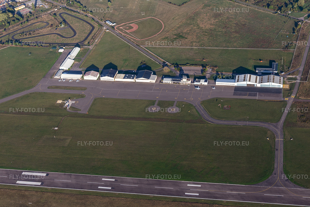 Vue aérienne: Aéroport de Nancy-Tomblaine à le quartier Paix Jartom in Tomblaine dans le département Meurthe et Moselle, France – .Photo: IMG_117854.jpg prise le 14/09/2019 par Werner Riehm/FLY-FOTO.eu – Résolution de l'original: 5063 x 3376 px