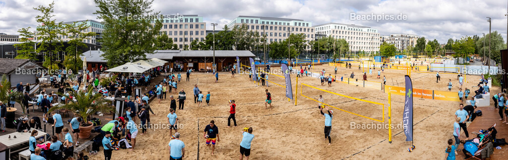 2025-200076078-Vater-Sohn-Turnier-Panorama | Pinar Atalay, Bundeskanzler Friedrich Merz 29.05.2025; Berlin Foto: Gerold Rebsch - www.beachpics.de