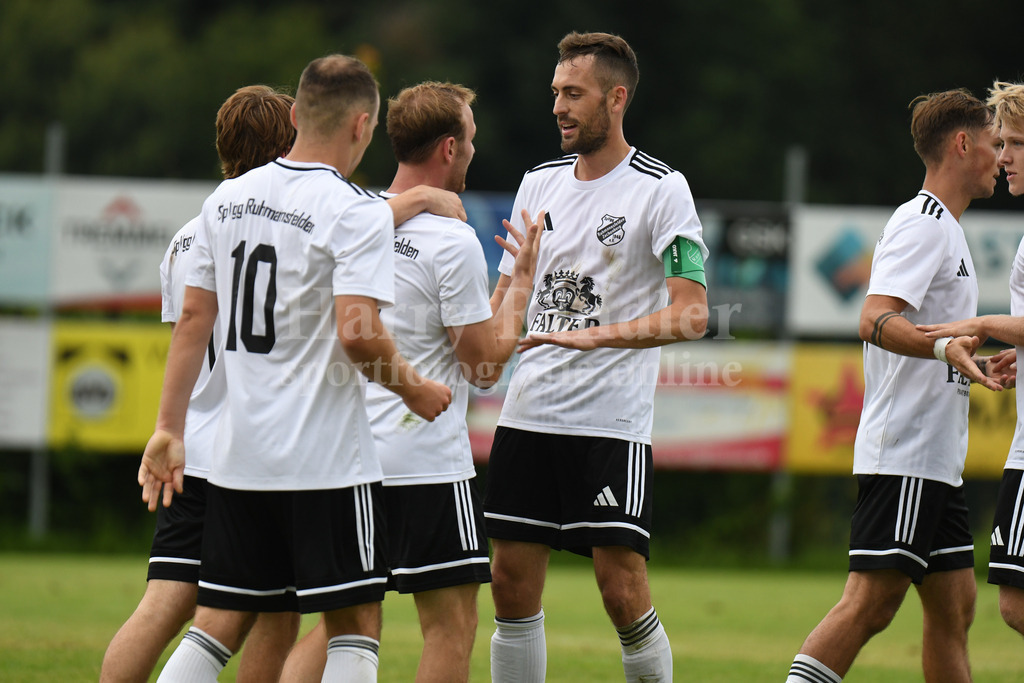 SpVgg Ruhmannsfelden : TSV Mauth | Ruhmannsfelden jubelt: Stefan Wittenzellner  (Kapitän SpVgg Ruhmannsfelden) - Realisiert mit Pictrs.com