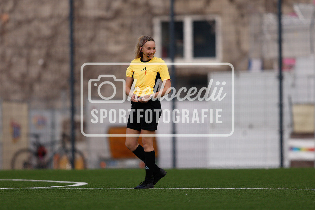 Fußball I Frauen I Saison 2025-2026 I Regionalliga Nord I 15. Spieltag I St. Pauli - SpVg Aurich-24 | Joelina Wendtorff (Schiedsrichterin) - Realisiert mit Pictrs.com