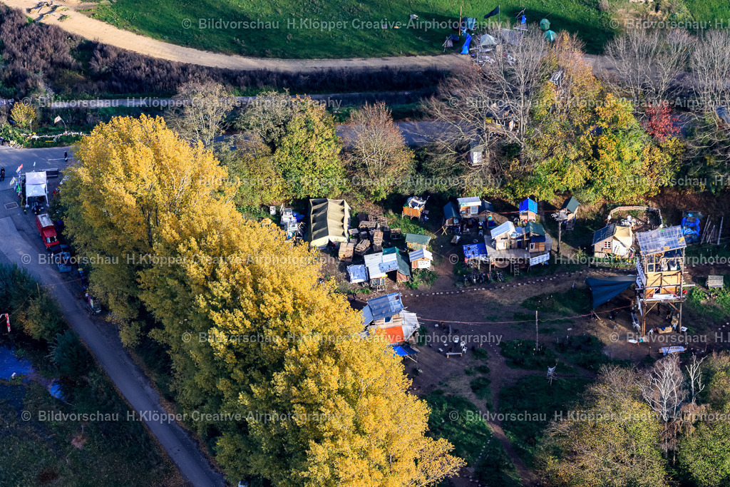 Luftbild Erkelenz _ Jülich _ Hambacher Forst_ Lützerath ist ein Weiler der Stadt Erkelenz Braukohle_ Tagebau_Garzweiler-8598 | Luftbildfotografie Hermann Klöpper - Realized with Pictrs.com
