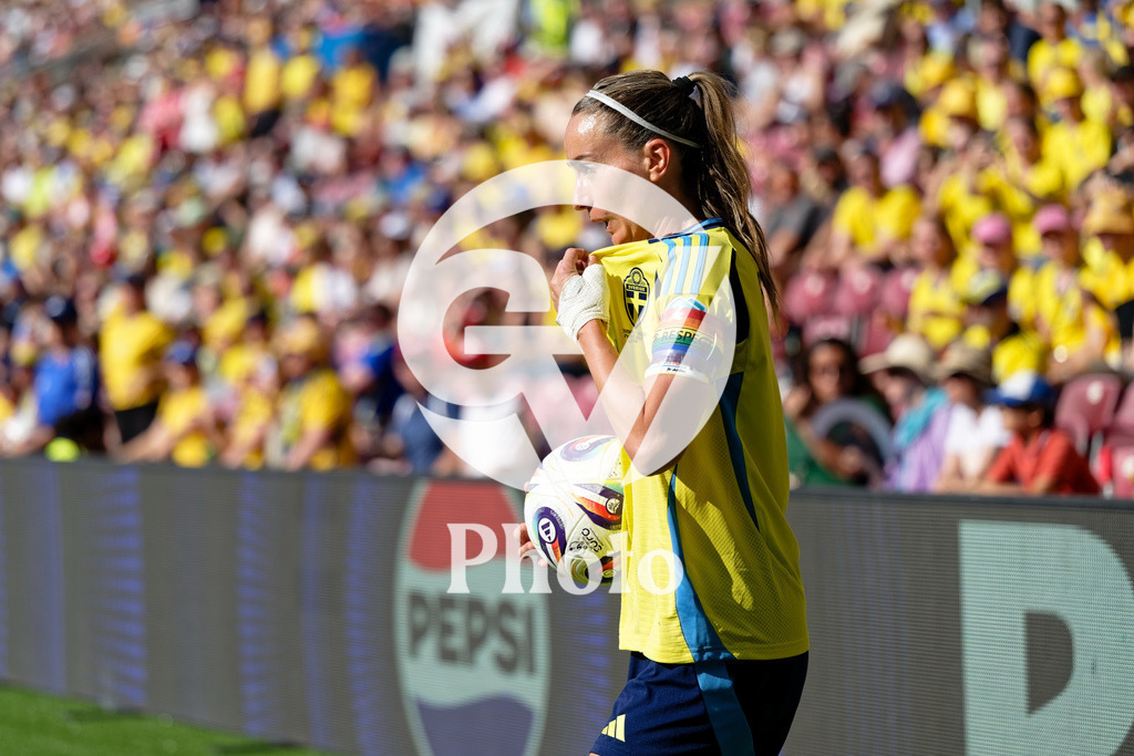 Denmark v Sweden - UEFA Women's EURO 2025 Group C | GENEVA, SWITZERLAND - JULY 4: Kosovare Asllani of Sweden looks on  during the UEFA Womens EURO 2025 Group C match between Denmark and Sweden at Stade de Geneve on July 4, 2025 in Geneva, Switzerland. (Photo by Giuseppe Velletri/Sports Press Photo/Getty Images)