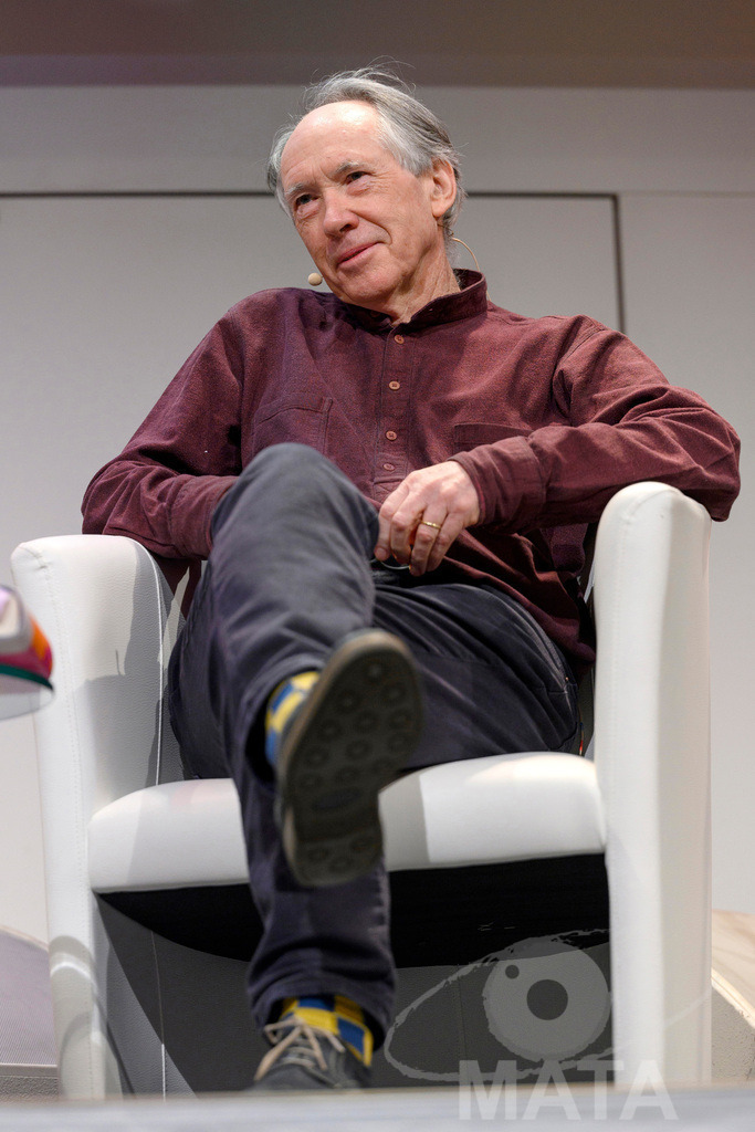 _DWA4818 | Ian McEwan bei der lit.Cologne 2023 Veranstaltung 'Ian McEwan. Ein Jahrhundertschriftsteller gibt Auskunft' in der Flora Köln.. Köln, 07.03.2023 - Realisiert mit Pictrs.com