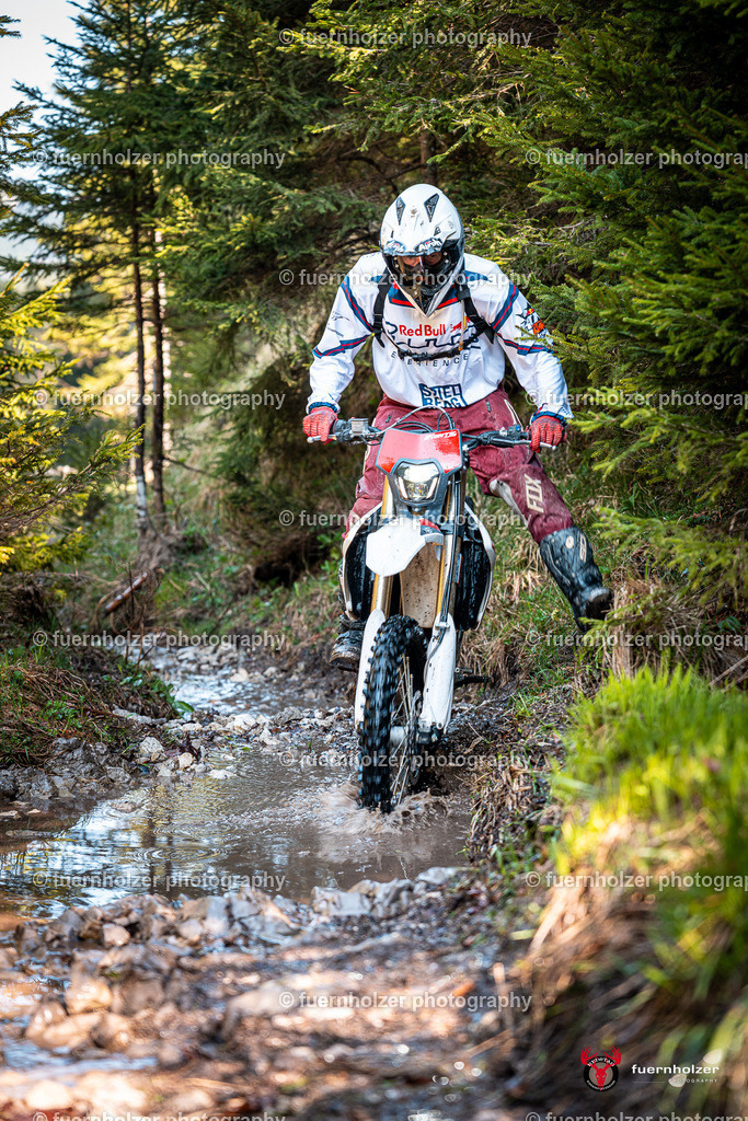 fuernholzer_250501-C1-137 | Fotografische Impressionen von der Red Stag Enduro Extreme by fuernholzer-photography.com. Endurosport in Österreich fotografisch festgehalten von fuernholzer. Auftragsfotografie für Private, Gewerbefotos und Industriefotografie. Eventfotografie, Sportfotografie und Motorsportfotografie. Anbieter von Fotoworkshops, Fototraining, fotografischen Vorträgen und Fotoseminaren.