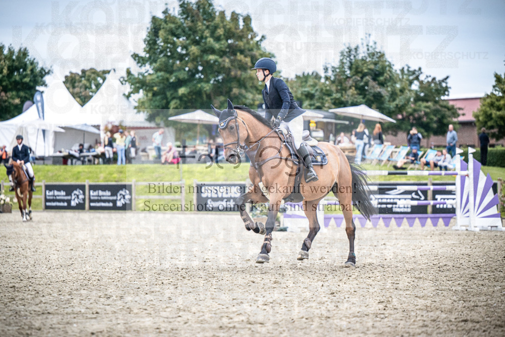DOS_8990 | Entdecke hochwertige Reitturnierfotos von Foto Oger. Professionell, emotional und authentisch – jetzt Lieblingsmomente im Shop bestellen.Deutschlandweite Turnierfotografie. - Realisiert mit Pictrs.com