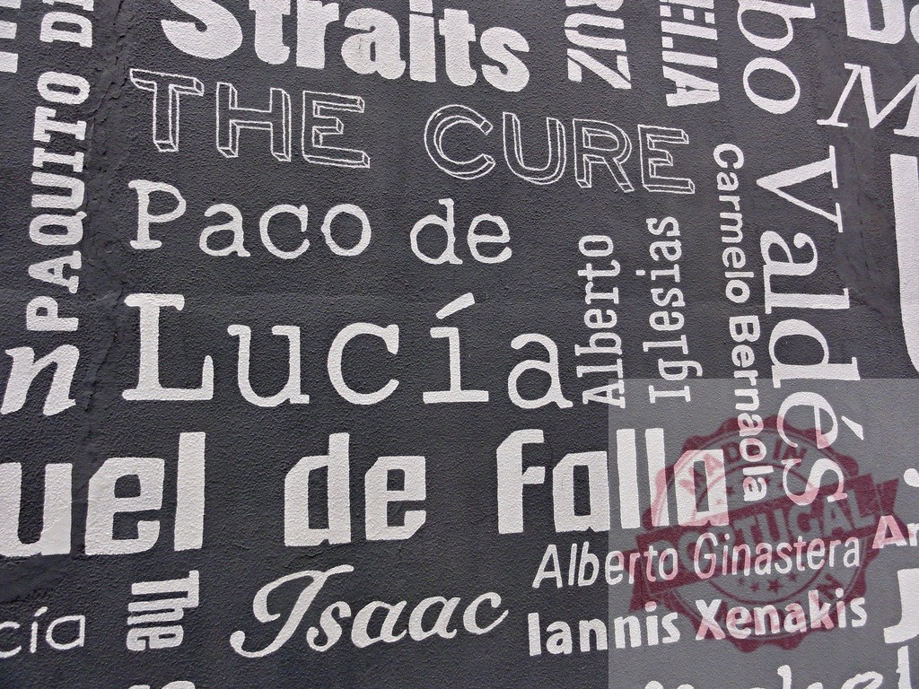 Music legends names typography mural on wall | Names of famous musicians and composers painted in white lettering on a dark wall - Realisiert mit Pictrs.com