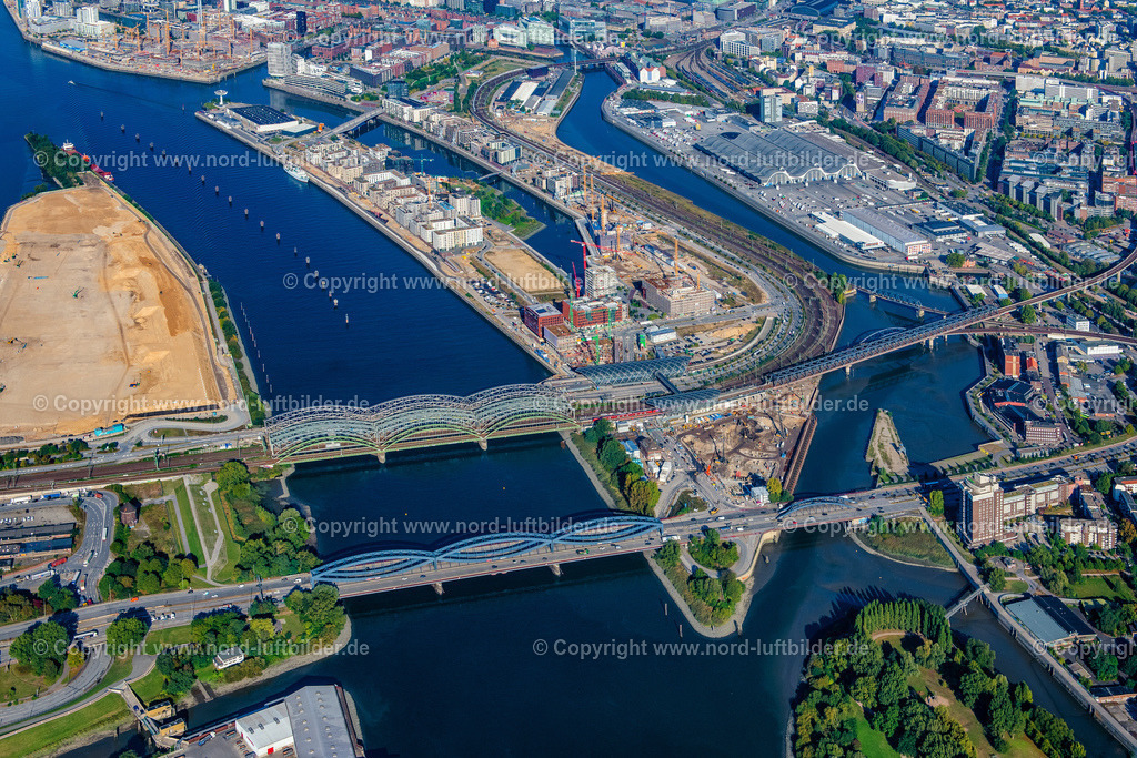 Hamburg_Baakenhafen_Hafencity_ELS_3828220922 | HAMBURG 22.09.2022 Baustellen für Wohn- und Geschäftshäuser im Baakenhafen entlang der der Baakenallee in der HafenCity in Hamburg, Deutschland. Weiterführende Informationen bei: AUG. PRIEN Bauunternehmung (GmbH & Co. KG),  BVE Bauverein der Elbgemeinden eG,  Baugenossenschaft Hamburger Wohnen eG,  HafenCity Hamburg GmbH,  Johann Daniel Lawaetz-Stiftung,  Richard Ditting GmbH & Co. KG,  bof architekten,  florian krieger - architektur und städtebau gmbh. // Construction sites for residential and commercial buildings in the Baakenhafen along the Baakenallee in HafenCity in Hamburg, Germany. Further information at: AUG. PRIEN Bauunternehmung (GmbH & Co. KG),  BVE Bauverein der Elbgemeinden eG,  Baugenossenschaft Hamburger Wohnen eG,  HafenCity Hamburg GmbH,  Johann Daniel Lawaetz-Stiftung,  Richard Ditting GmbH & Co. KG,  bof architekten,  florian krieger - architektur und staedtebau gmbh. Foto: Martin Elsen