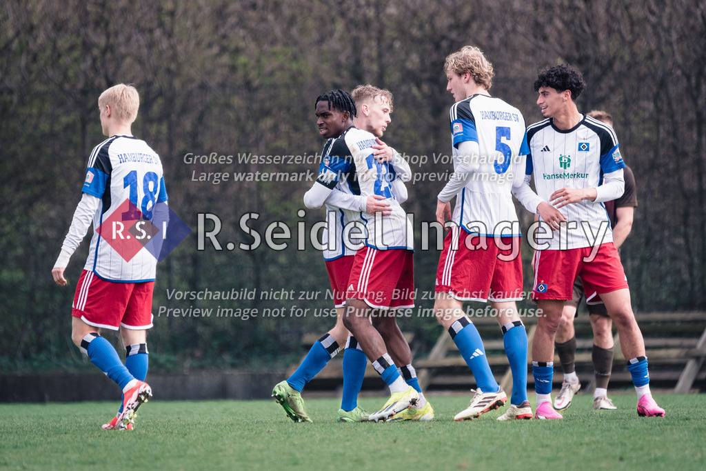 RS-1-036021 | David Amalachukwu Igboanugo (#23, HSV II) und Bent Andresen (#15, HSV II) umarmen sich zufrieden nach dem Derbysieg.